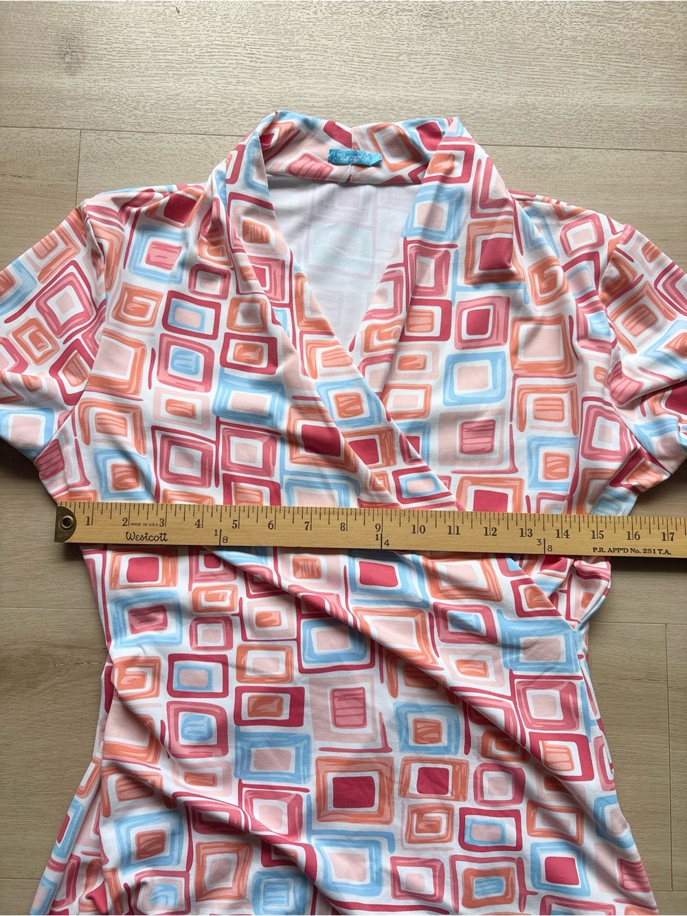 J. McLaughlin Catalina Cloth size M Coral, Blue, White Geometric Blouse - Picture 4 of 5
